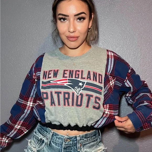 New England Patriots Plaid Sleeve Women's Top - Picture 1 of 1